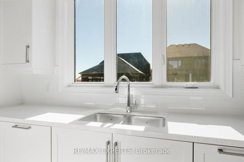 Photo 17 at 17 Saxby Farm Avenue, King City, King