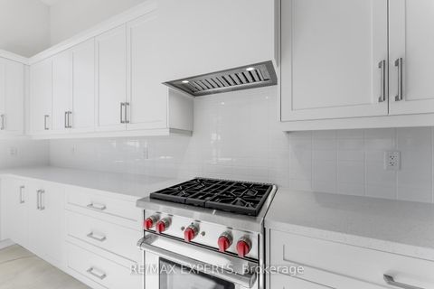 Photo 18 at 17 Saxby Farm Avenue, King City, King