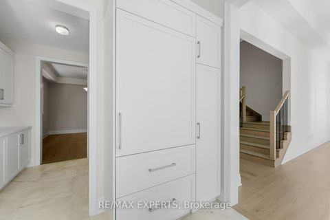 Photo 19 at 17 Saxby Farm Avenue, King City, King