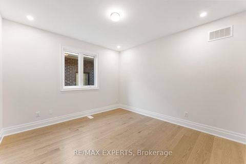 Photo 34 at 17 Saxby Farm Avenue, King City, King