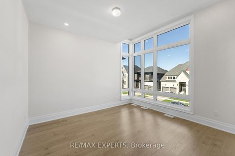 Photo 36 at 17 Saxby Farm Avenue, King City, King