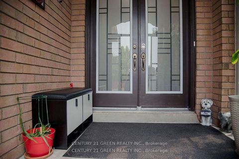 Photo 3 at 41 Sequoia Road, Sonoma Heights, Vaughan