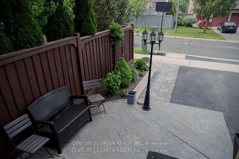 Photo 4 at 41 Sequoia Road, Sonoma Heights, Vaughan