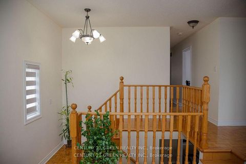 Photo 5 at 41 Sequoia Road, Sonoma Heights, Vaughan