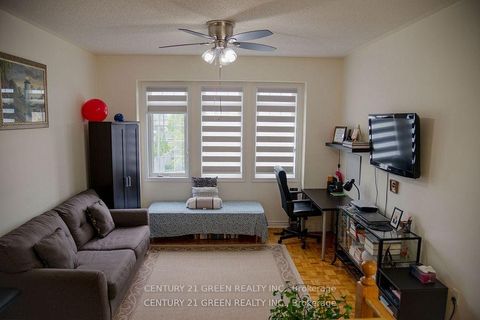 Photo 6 at 41 Sequoia Road, Sonoma Heights, Vaughan