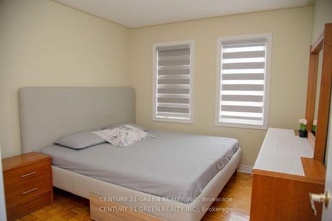 Photo 8 at 41 Sequoia Road, Sonoma Heights, Vaughan