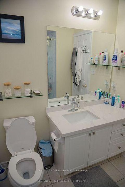 Photo 10 at 41 Sequoia Road, Sonoma Heights, Vaughan