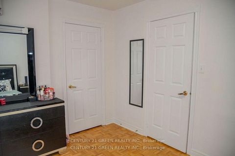 Photo 14 at 41 Sequoia Road, Sonoma Heights, Vaughan