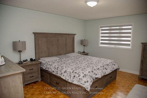 Photo 15 at 41 Sequoia Road, Sonoma Heights, Vaughan