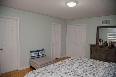 Photo 16 at 41 Sequoia Road, Sonoma Heights, Vaughan