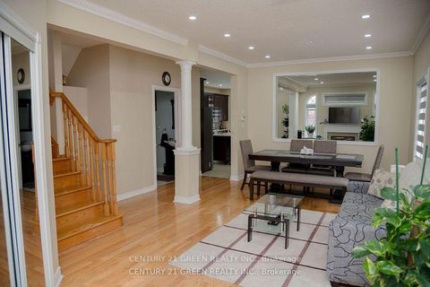 Photo 24 at 41 Sequoia Road, Sonoma Heights, Vaughan