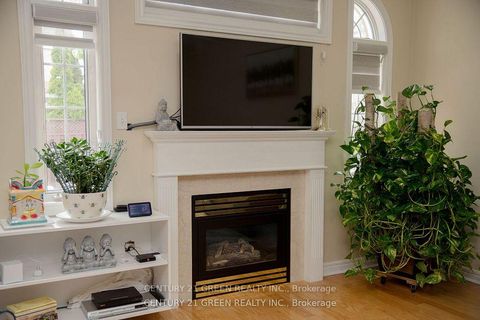 Photo 31 at 41 Sequoia Road, Sonoma Heights, Vaughan