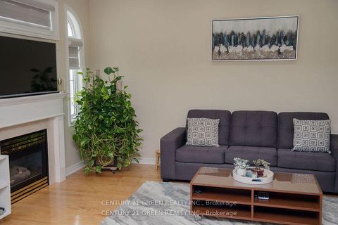 Photo 32 at 41 Sequoia Road, Sonoma Heights, Vaughan