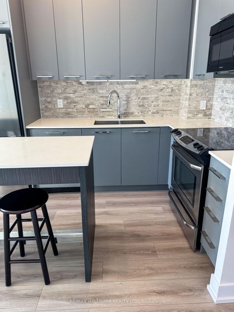 Photo 2 at 327 - 9471 Yonge Street, Observatory, Richmond Hill