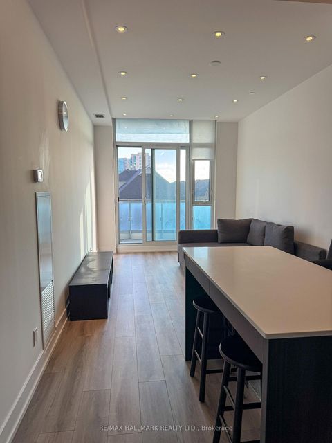 Photo 3 at 327 - 9471 Yonge Street, Observatory, Richmond Hill