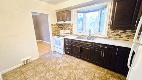 Photo 1 at 422 Lynett Crescent, Crosby, Richmond Hill