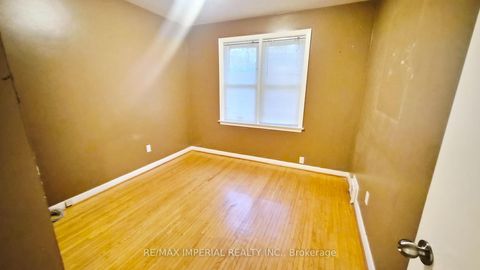 Photo 6 at 422 Lynett Crescent, Crosby, Richmond Hill