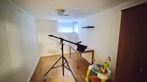 Photo 7 at 422 Lynett Crescent, Crosby, Richmond Hill