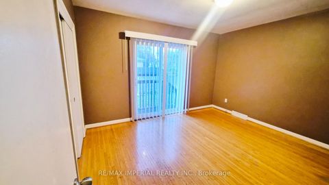 Photo 8 at 422 Lynett Crescent, Crosby, Richmond Hill