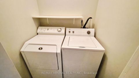 Photo 12 at 422 Lynett Crescent, Crosby, Richmond Hill