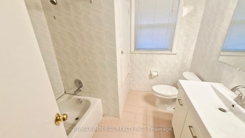 Photo 14 at 422 Lynett Crescent, Crosby, Richmond Hill