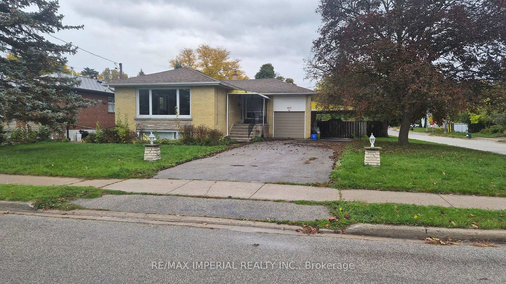 422 Lynett Crescent, Crosby, Richmond Hill photo number 2