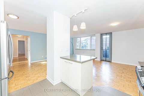 Photo 11 at 102 - 100 Coe Hill Drive, Swansea, Toronto