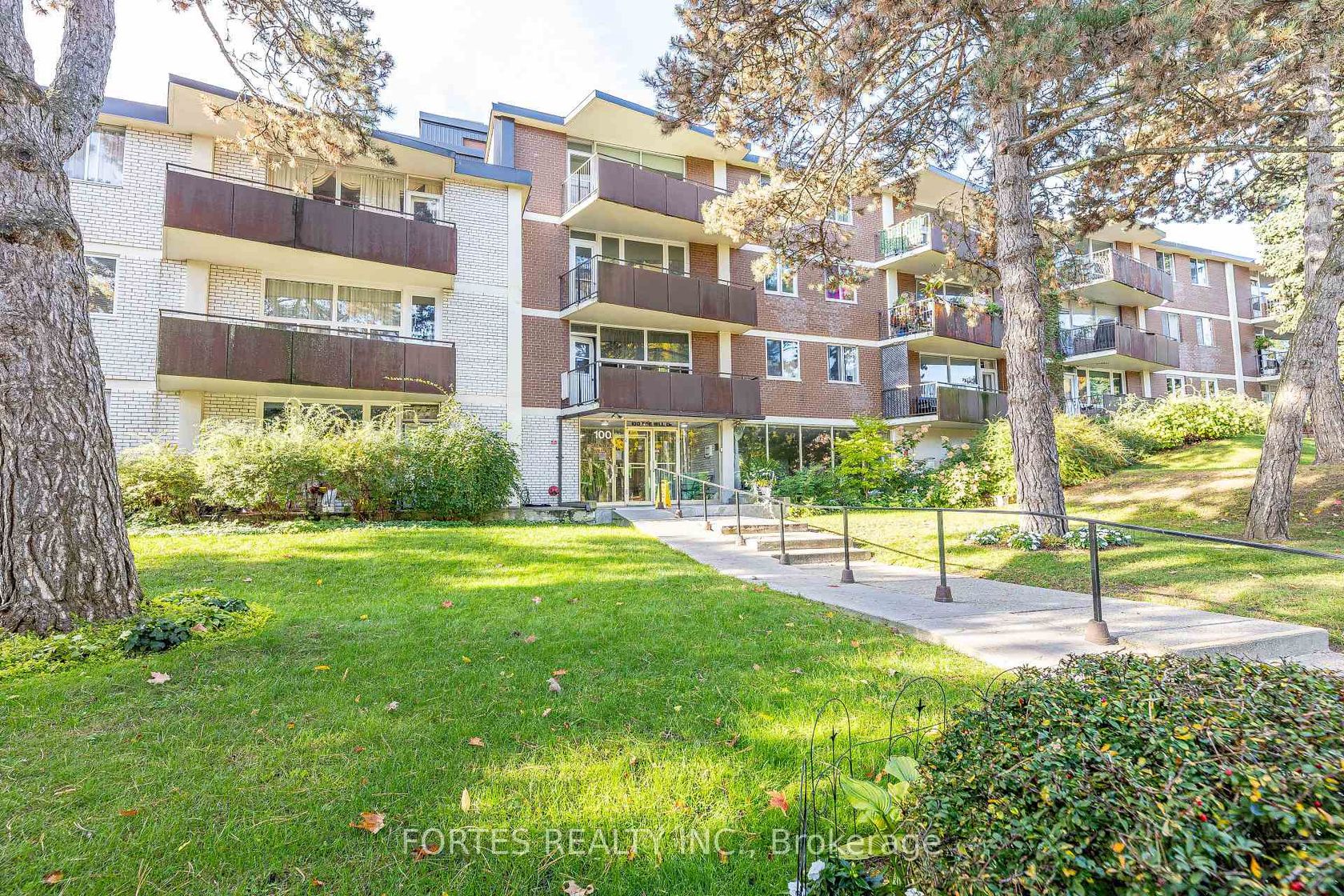 102 - 100 Coe Hill Drive, Swansea, Toronto 