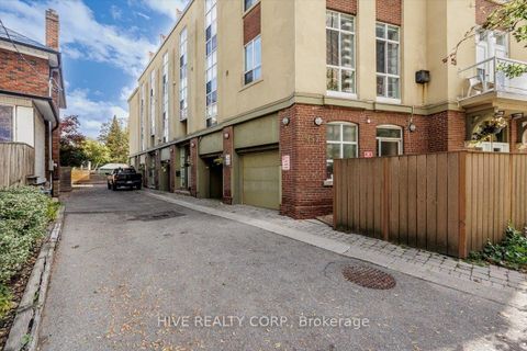 Photo 2 at D - 957 Broadview Avenue, Broadview North, Toronto
