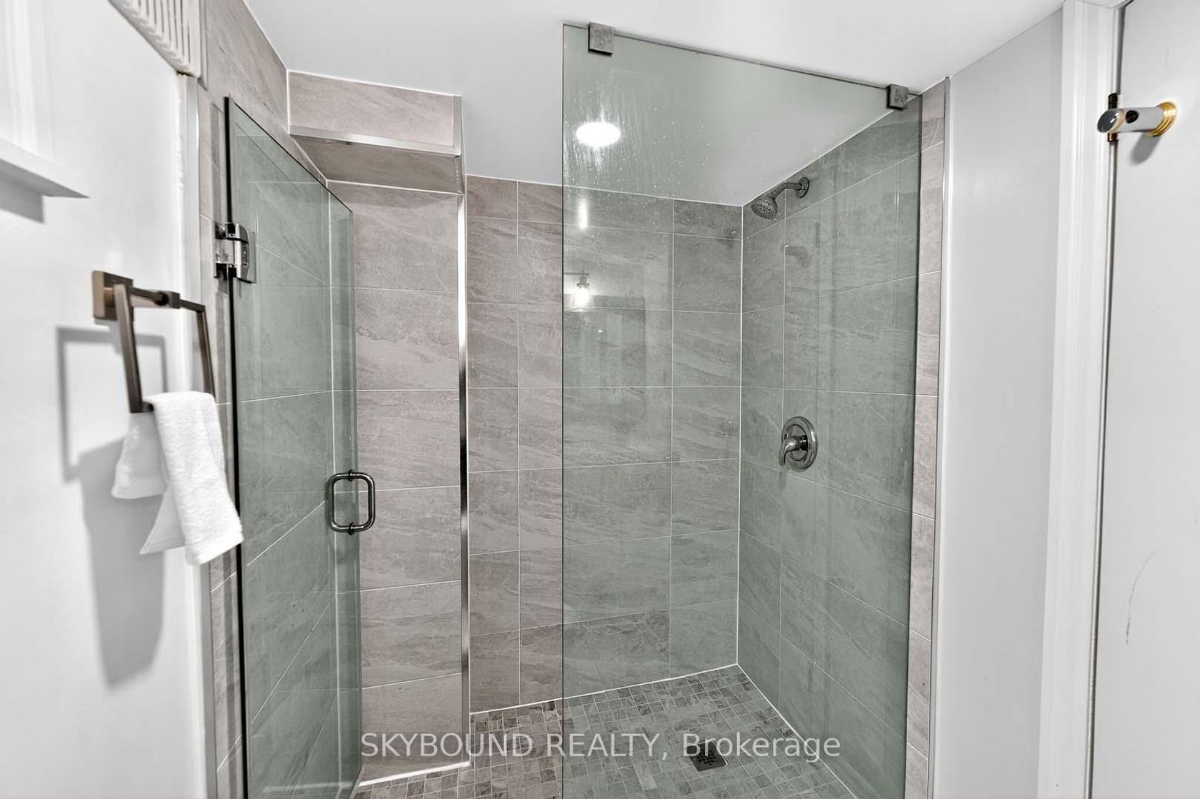 Photo 33 at 46 Rothsay Avenue, Queensway, Toronto Photo 33 at 46 Rothsay Avenue, Queensway, Toronto