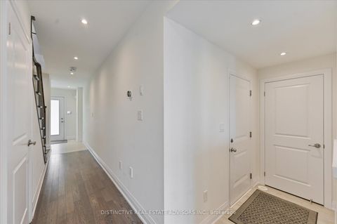 Photo 4 at 190 Moneypenny Place, Beverley Glen, Vaughan