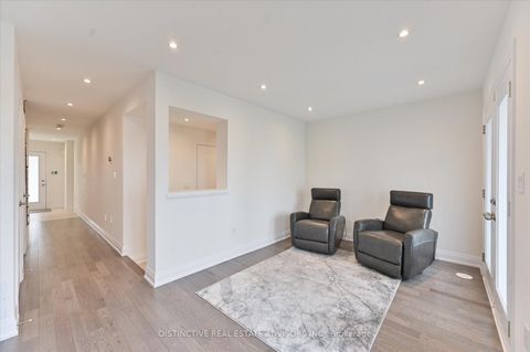 Photo 7 at 190 Moneypenny Place, Beverley Glen, Vaughan