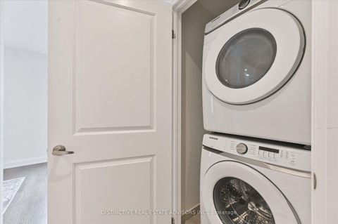 Photo 8 at 190 Moneypenny Place, Beverley Glen, Vaughan