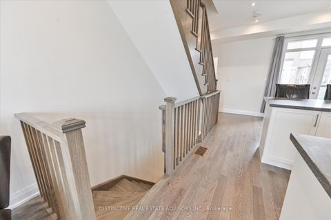 Photo 9 at 190 Moneypenny Place, Beverley Glen, Vaughan