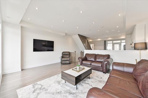 Photo 18 at 190 Moneypenny Place, Beverley Glen, Vaughan