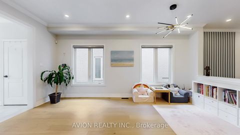 Photo 5 at 35 Old Orchard Crescent, Rouge Woods, Richmond Hill