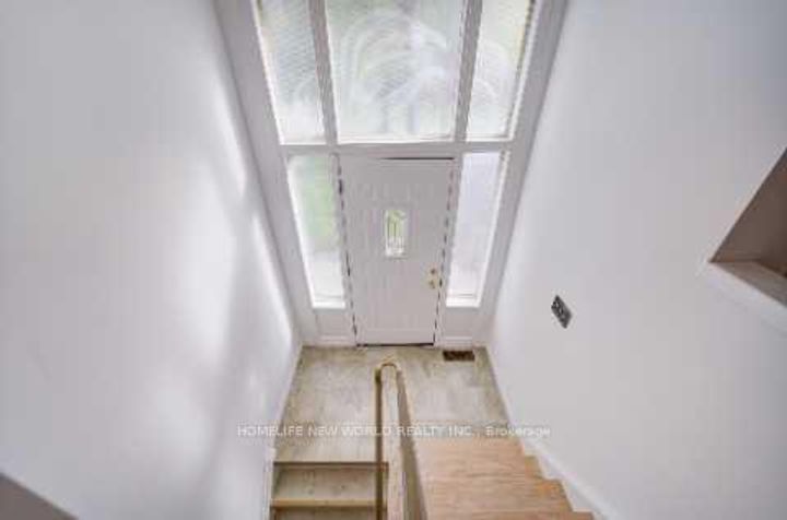 Photo 4 at 86 Tuscarora Drive, Pleasant View, Toronto