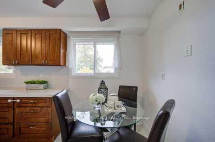 Photo 11 at 86 Tuscarora Drive, Pleasant View, Toronto