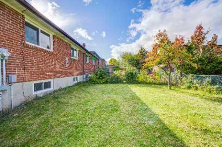 Photo 46 at 86 Tuscarora Drive, Pleasant View, Toronto