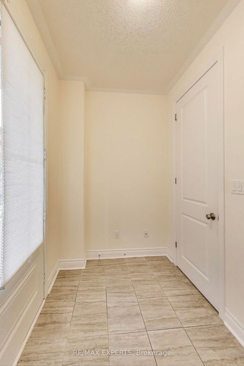 Photo 3 at 216 Butternut Ridge Trail, Aurora Estates, Aurora