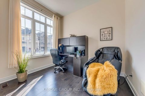 Photo 3 at 3045 Parsonage Crescent, GO Glenorchy, Oakville