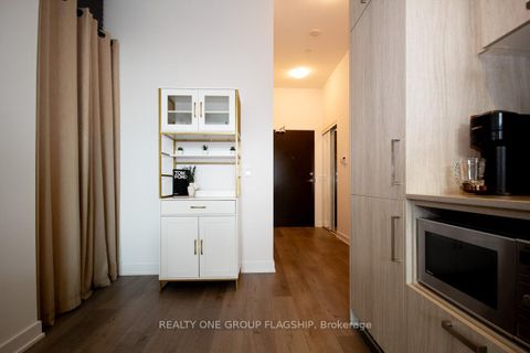 Photo 6 at 308E - 38 Honeycrisp Crescent, Vaughan Corporate Centre, Vaughan