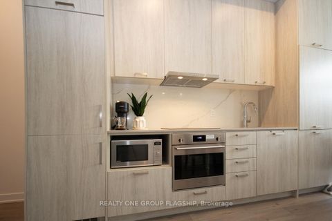 Photo 8 at 308E - 38 Honeycrisp Crescent, Vaughan Corporate Centre, Vaughan