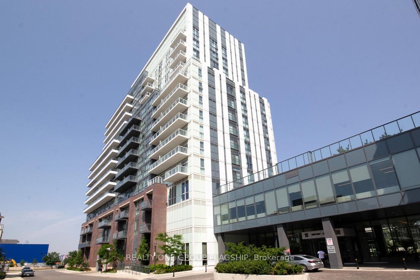 308E - 38 Honeycrisp Crescent, Vaughan Corporate Centre, Vaughan photo number 2 308E - 38 Honeycrisp Crescent, Vaughan Corporate Centre, Vaughan photo number 2