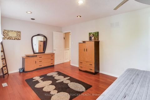 Photo 11 at 53 Millcroft Way, Brownridge, Vaughan