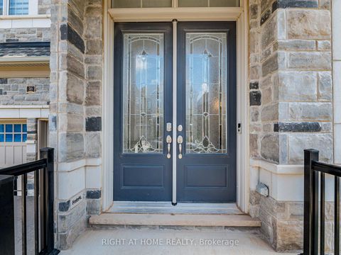 Photo 4 at 16 Charing Cross Gate, GO Glenorchy, Oakville