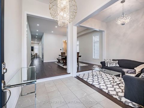 Photo 5 at 16 Charing Cross Gate, GO Glenorchy, Oakville