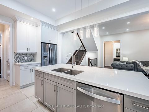 Photo 9 at 16 Charing Cross Gate, GO Glenorchy, Oakville