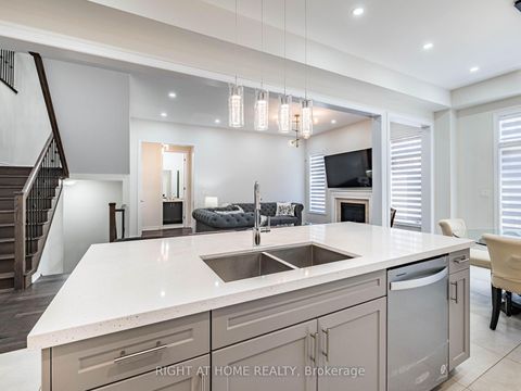 Photo 10 at 16 Charing Cross Gate, GO Glenorchy, Oakville