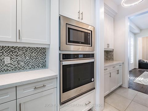 Photo 11 at 16 Charing Cross Gate, GO Glenorchy, Oakville